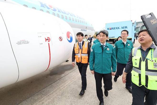 이주호 권한대행, 제주국제공항 항공기 이륙 전 정비 상황 점검 연합뉴스