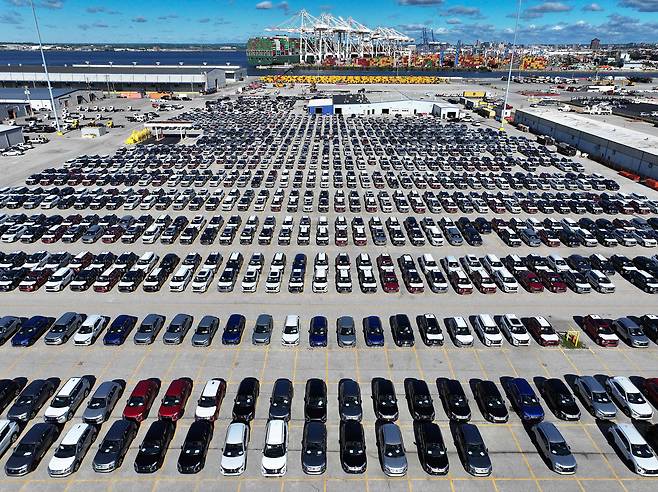 지난 7일(현지 시각) 미 메릴랜드주 볼티모어 항구에 늘어선 수입차 모습 / AFP=연합뉴스