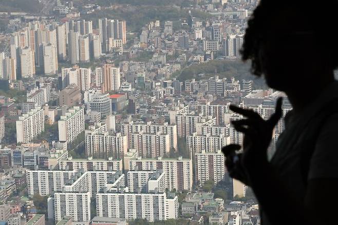 금융당국이 무주택자의 내 집 마련 초기 자금부담을 낮추기 위해 도입을 추진 중인 ‘지분형 모기지(주택담보대출)’을 둘러싼 실효성 논란이 지속되고 있다.ⓒ뉴시스