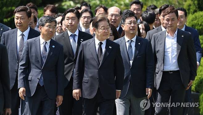 부산 유엔공원을 찾은 이재명 후보 모습. 사진=연합뉴스