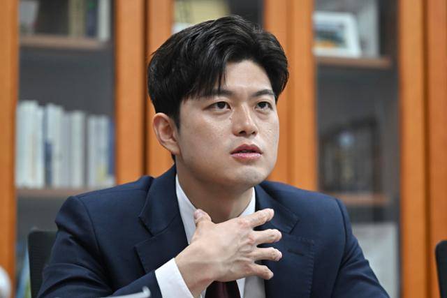 김용태 국민의힘 비상대책위원장 지명자가 14일 국회 의원회관 의원실에서 본보와 인터뷰하고 있다. 정다빈 기자