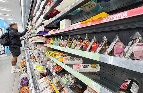 지난 1분기 기준 편의점 총매출이 전년 동기 대비 0.4% 감소했다. 사진은 서울 시내 한 편의점. [사진=연합뉴스]