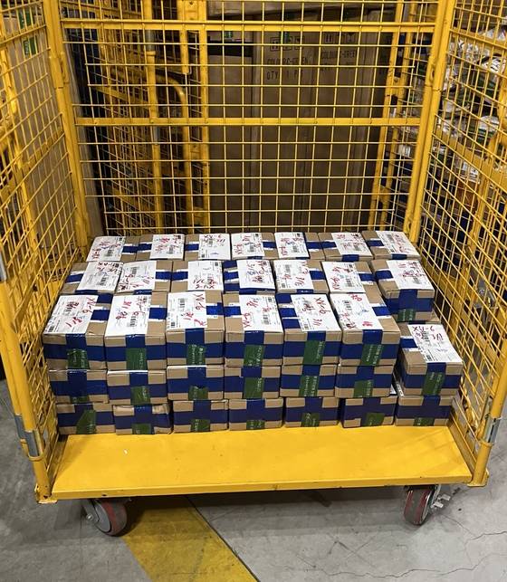 평택직할세관에 통관보류 및 지정장치장에 보관중인 아이폰. 평택직할세관