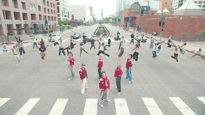 라이즈 첫 정규 앨범 4번 트랙 '플라이 업' 이미지 /사진=SM엔터테인먼트 제공