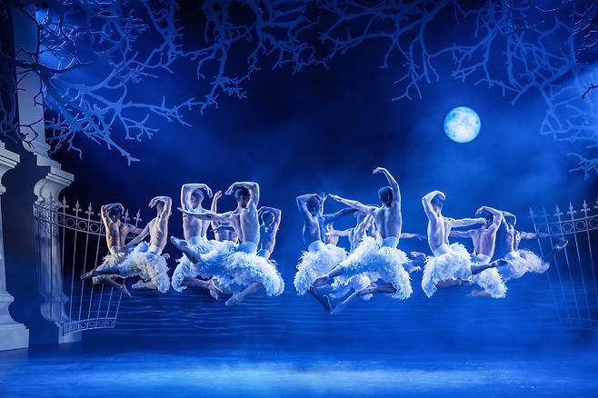 Matthew Bourne's "Swan Lake" (Courtesy of Johan Persson)