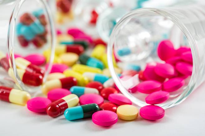 항암제 등 안정적인 공급이 필요한 오리지널 의약품이 제네릭의 출시와 함께 이중약가제 적용 대상에서 제외되면서, 이를 개선해야 한다는 현장의 목소리가 커지고 있다. 게티이미지뱅크