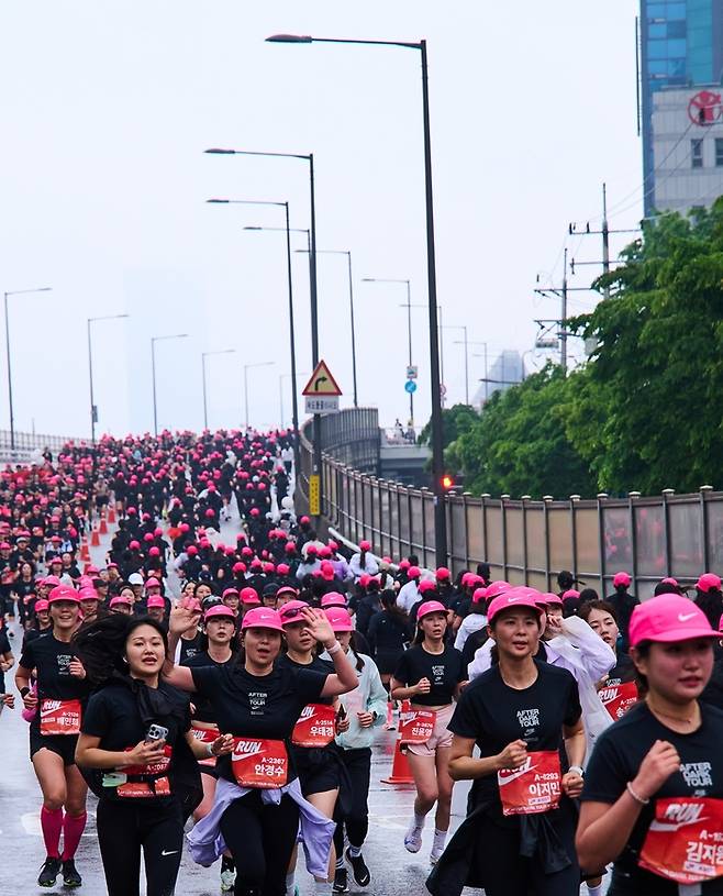 지난 10일 서울 영등포구에서 진행된 나이키 ‘애프터 다크 투어 서울 10K’. 나이키