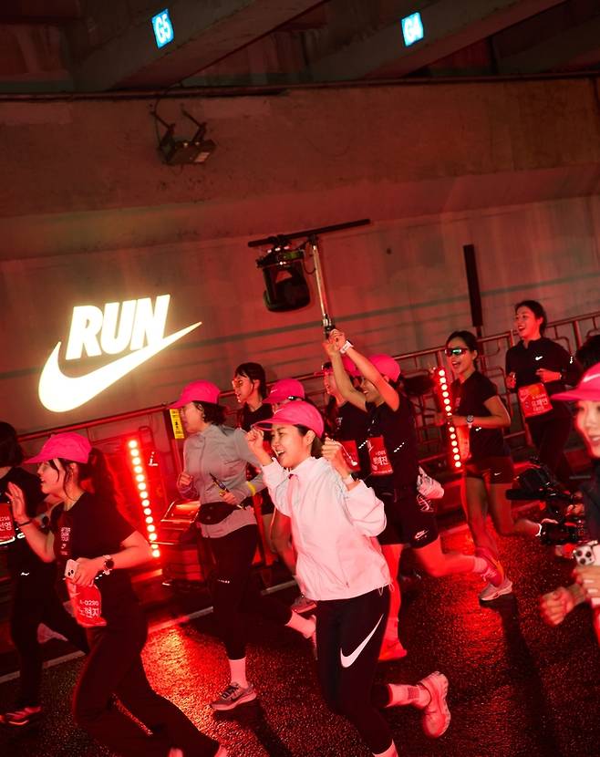 지난 10일 서울 영등포구에서 진행된 나이키 ‘애프터 다크 투어 서울 10K’. 나이키