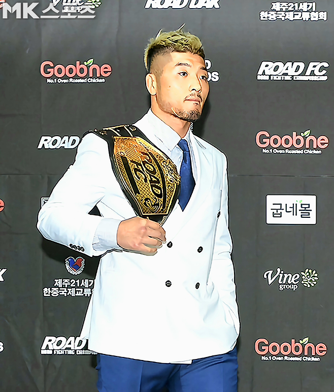 제2대 로드FC 라이트급 챔피언 권아솔이 2019년 5월 우승상금 100만 달러 토너먼트 파이널 기자회견에 입장하고 있다. 사진=MK스포츠DB