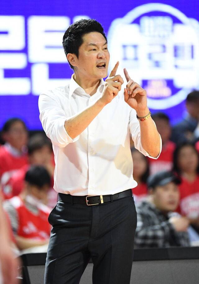 전희철 감독/KBL