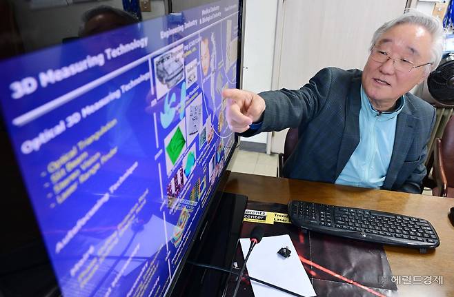 2025 삼성호암상 공학상 수상자인 김승우 KAIST 명예교수가 8일 오후 대전 카이스트 본원에서 헤럴드경제와 인터뷰를 하고 있다. 대전=이상섭 기자