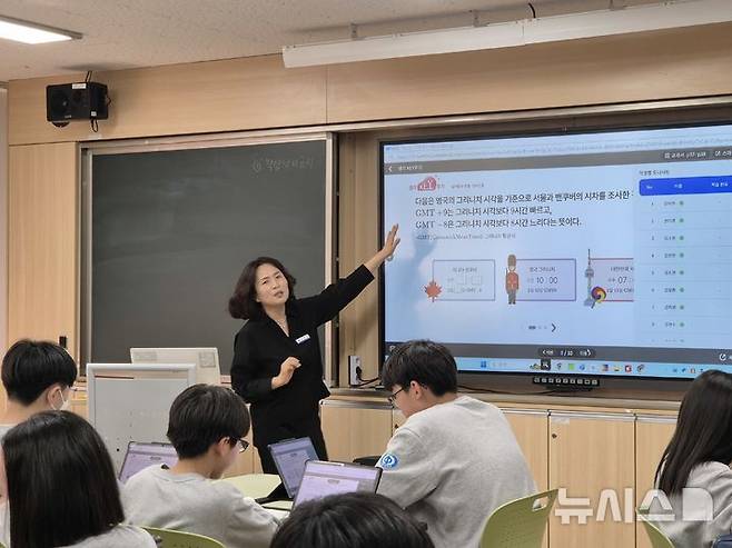 [울산=뉴시스] 구미현 기자 =사진은 한 중학교 수업 모습. 본 기사와 직접 관련 없음. 2025.04.18. gorgeouskoo@newsis.com