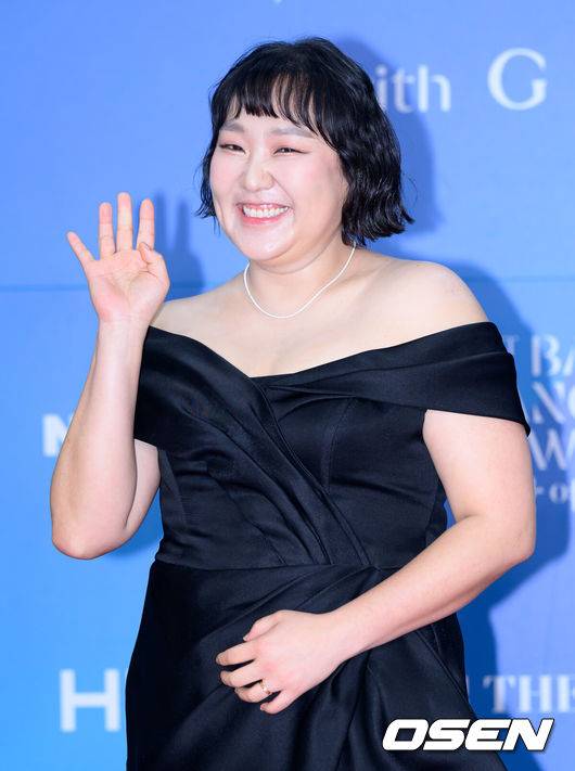 [OSEN=이대선 기자] 5일 오후 서울 강남구 코엑스 D홀에서 ‘제61회 백상예술대상 with 구찌’ 레드카펫 행사가 열렸다.방송·영화·연극을 아우르는 국내 유일무이 종합 예술 시상식 ‘제61회 백상예술대상 with 구찌’는 JTBC·JTBC2·JTBC4에서 동시 생중계, 프리즘·네이버TV·치지직에서 디지털 생중계된다.개그우먼 이수지가 레드카펫을 밟고 있다. 2025.05.05 /sunday@osen.co.kr