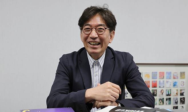 창작 뮤지컬 ‘사랑은 비와 함께’, 블록버스터 뮤지컬 ‘오페라의 유령’, ‘캣츠’, ‘라이언 킹’, ‘위키드’, ‘알라딘’ 등을 국내에 소개해 온 클립서비스 설도권 대표는 우리나라 뮤지컬산업의 1세대 기획·제작자다. 지난달 29일 서울 강남구 클립서비스 사옥에서 만난 설 대표는 “우리는 넓은 고객 타깃을 가진 콘텐츠, 한국에서 아직 선보이지 않은 콘텐츠를 제일 먼저 선보이는 콘텐츠 기업이 되길 원한다”고 말했다. 이재문 기자