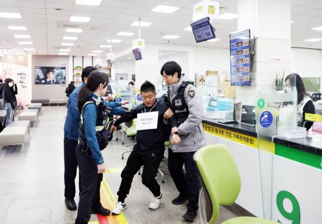 악성민원 대응 모의 훈련. 사진 제공=파주시