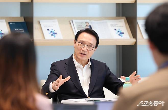 경기도교육청(교육감 임태희)은 지난 13일, 한국매니페스토실천본부가 실시한 ‘2025 전국 교육감 공약이행 및 정보공개 평가’에서 최고 등급인 SA등급을 획득했다(임태희 교육감). 사진제공｜경기도교육청