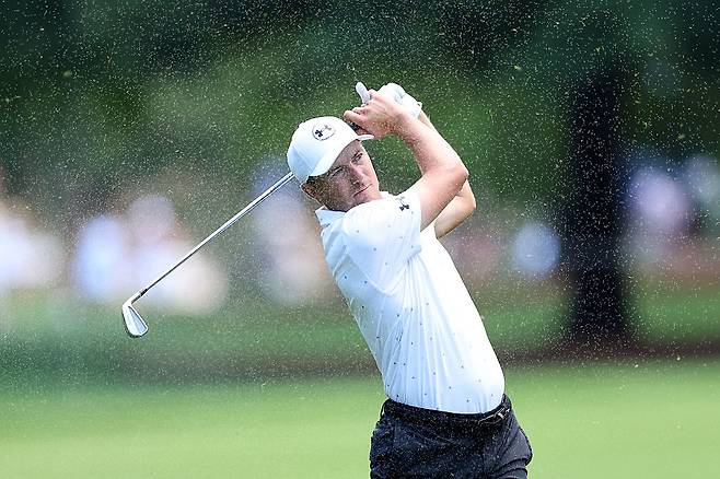 조던 스피스가 14일 미국 노스캐롤라이나주 샬럭의 퀘일 할로 클럽에서 열린 PGA 챔피언십 연습라운드에서 샷을 점검하고 있다. ｜게티이미지