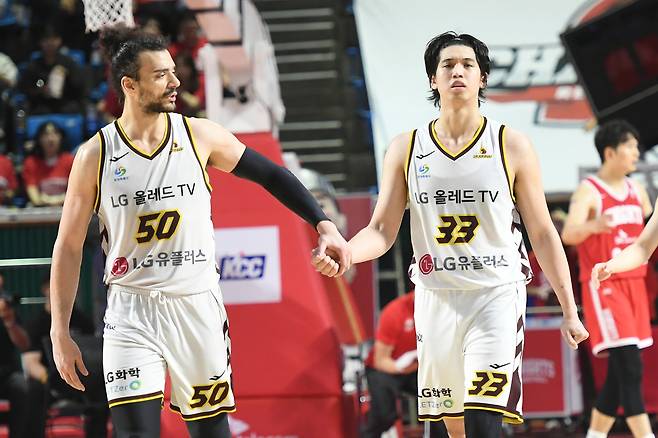 창원 LG 아셈 마레이와 칼 타마요. KBL 제공