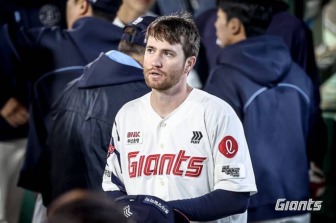 ▲ 재활 후 메이저리그 재도전에 나설 것으로 예상되는 찰리 반즈 ⓒ롯데 자이언츠