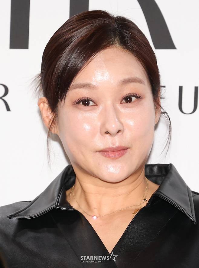 (서울=뉴스1) 권현진 기자 = 방송인 현영이 22일 서울 강남구 한 카페에서 열린 ‘아티르 & 아르즈’ 오프닝 행사에 참석해 포즈를 취하고 있다. 2025.4.22/뉴스1  Copyright (C) 뉴스1. All rights reserved. 무단 전재 및 재배포,  AI학습 이용 금지. /사진=(서울=뉴스1) 권현진 기자