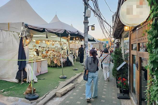 익선동에 있었던 정세권의 업적을 알리는 담벼락은 이제 흔적을 찾을 수 없다. [사진 | 더스쿠프 포토]