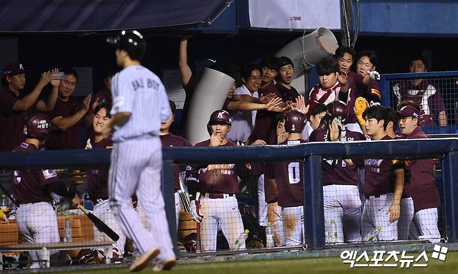 키움(사진)은 지난 13일 잠실구장에서 열린 '2025 신한 SOL Bank KBO 리그' LG와 주중 3연전 첫 번째 경기에서 6-9로 패했지만, 상대 에이스 치리노스를 공략하며 타격 페이스를 끌어올렸다. 엑스포츠뉴스 DB