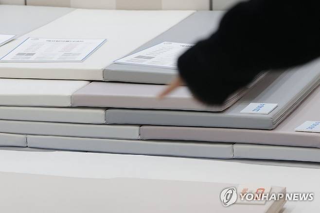 층간소음 방지 매트 [연합뉴스 자료사진]