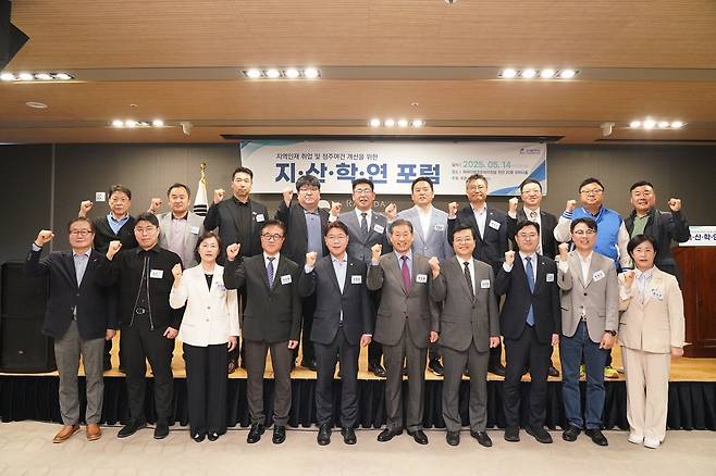 기념촬영하는 참석자들 [남서울대 제공. 재판매 및 DB 금지]