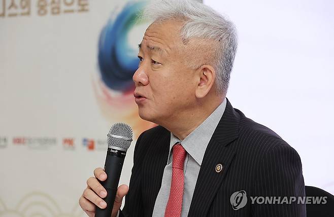 이상덕 동포청장 프랑스·독일 동포사회 방문 이상덕 동포청장은 14일부터 프랑스와 독일 동포사회를 방문해 애로사항을 청취하고 격려한다. [연합뉴스 자료사진]