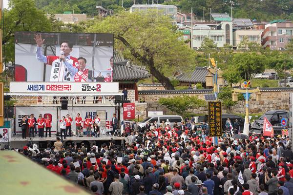 국민의힘 김문수 대선 후보가 지난 14일 밀양 관아 앞에서 유세를 하고 있다. / 박상웅 의원실
