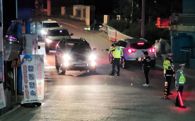 울릉군은 울릉경찰서와 합동으로 음주운전 및 체납차량에 대한 단속을 실시했다./독자제공
