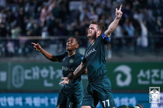 김포FC의 채프먼이 골을 터뜨린 뒤 기뻐하고 있다. 사진=대한축구협회