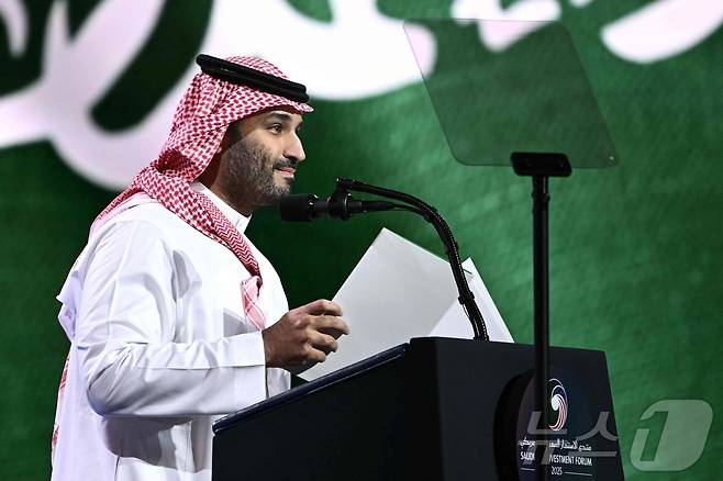 무함마드 빈 살만 사우디아라비아 왕세자가 13일(현지시간) 리야드에서 열린 '사우디·미국 투자 포럼'서 연설을 하고 있다. 2025.05.14 ⓒ AFP=뉴스1 ⓒ News1 우동명 기자