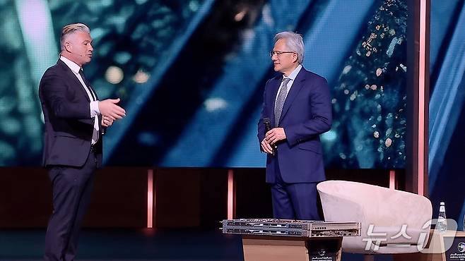 젠슨 황 엔비디아 CEO(오른쪽)(엔비디아 제공)