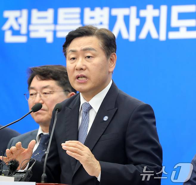 지난 4월22일 김관영 전북자치도지사가 도청에서 대광법 개정안 공포 관련 브리핑을 하고 있다. 2025.4.22/뉴스1 ⓒ News1 유경석 기자