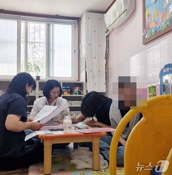 경계성 지능인 20대 남성과 외국인 배우자 사이에 태어난 혼외자가 '절차가 복잡하다’는 이유로 출생 미신고된 사례를 지자체가 도운 사연이 전해졌다.(울산 남구 제공. 재판매 및 DB 금지) /뉴스1