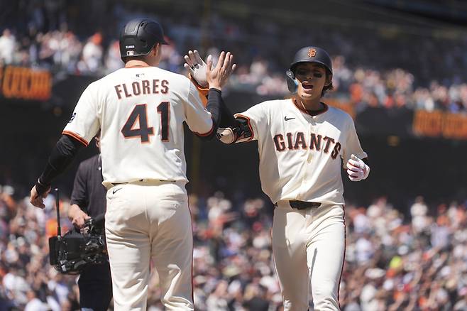 이정후가 15일(한국시간) 애리조나와 경기에서 7회말 2점 홈런을 터트리며 두 경기 연속 홈런포를 가동했다. 사진 | AP=연합뉴스