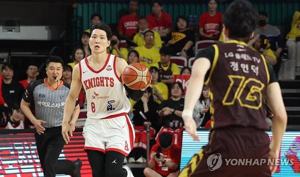 안영준(왼쪽)·정인덕. ⓒ연합뉴스