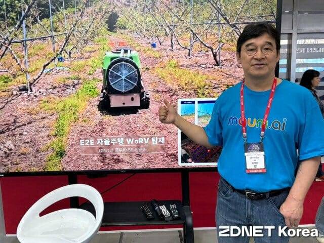 유태준 마음AI 대표가 15일 서울 삼성동 코엑스에서 열린 국제인공지능대전(AI엑스포)에서 자율주행 농기계를 소개하고 있다.(사진=유혜진 기자)