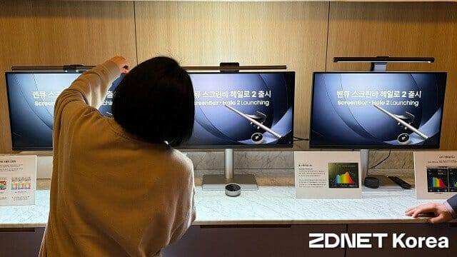 스크린바 헤일로2(중앙)과 타사 제품 색 균일도 비교. (사진=지디넷코리아)