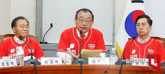 국민의힘 이정현 공동선거대책위원장이 15일 서울 여의도 국회에서 열린 중앙선대위 회의 및 임명장 수여식에서 모두발언을 하고 있다.2025.5.15 김현민 기자