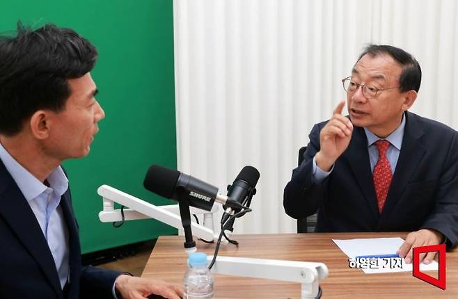 이 위원장은 "이준석 후보가 과감하게 호랑이굴로 들어와야 한다"고 주장했다. 허영한 기자