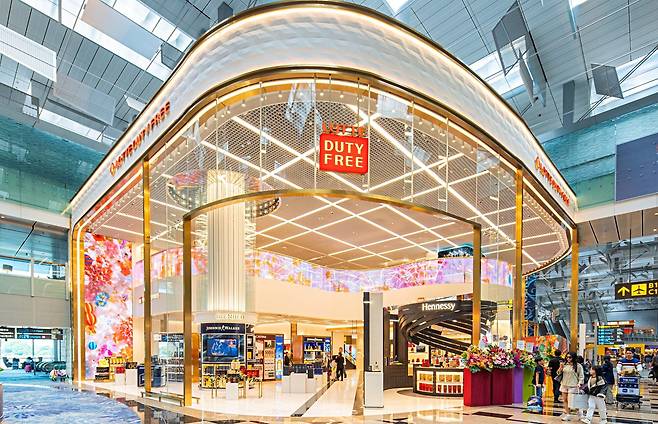 롯데면세점, 싱가포르 창이공항점 매장 전경. /롯데면세점 제공