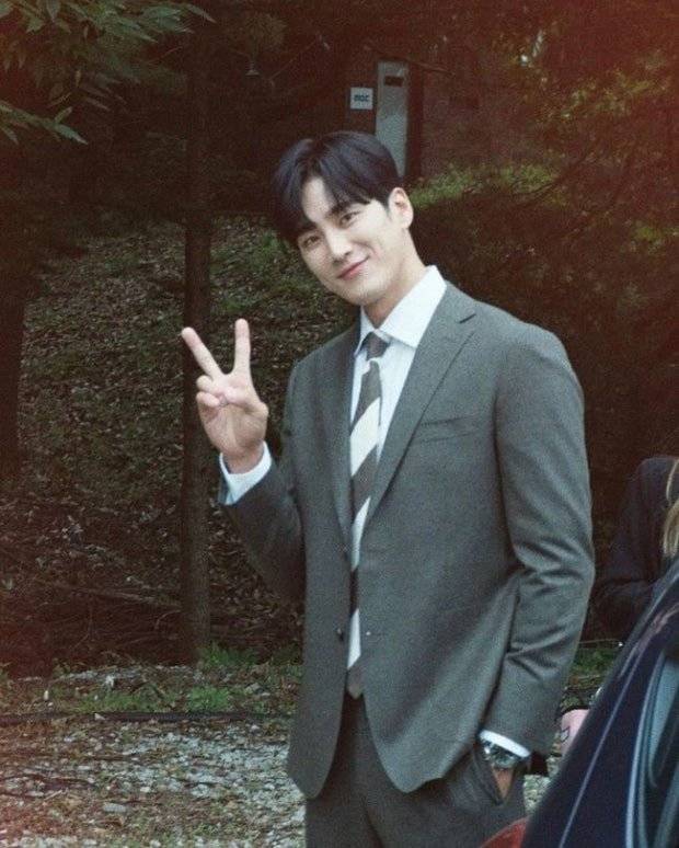 안보현_20250515_211708_915.jpg 30대남녀 3대 3 미팅이 잡혔는데 남자 1명이 부족하다고 와달라고 한다면 간다vs안 간다