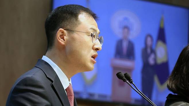 국민의힘을 탈당한 김상욱 무소속 의원이 15일 국회 소통관에서 '현안 관련 기자회견'을 열어 이번 대선에서 이재명 더불어민주당 후보 지지를 선언하고있다. 사진=서동일 기자