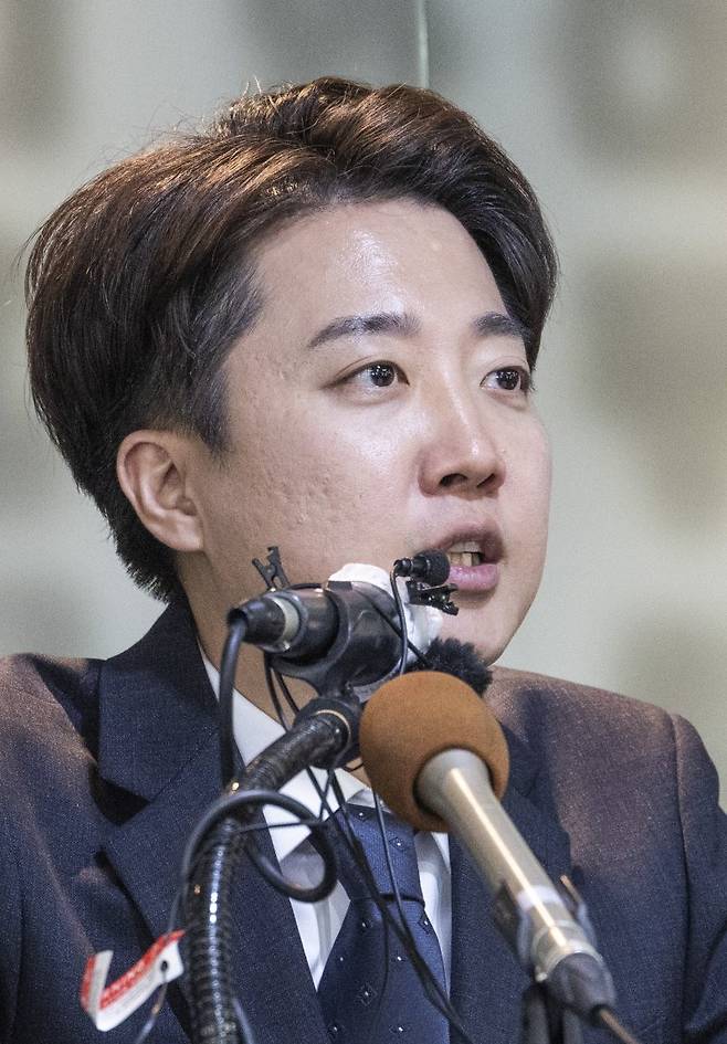 이준석 개혁신당 대선후보가 지난달 28일 서울 중구 프레스센터 내 서울외신기자클럽에서 열린 간담회에서 자신의 정책 방향에 관해 설명하고 있다. 연합뉴스