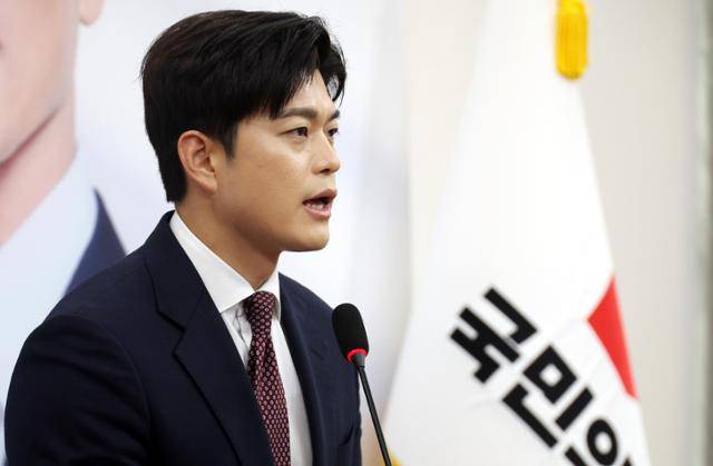 김용태 국민의힘 비상대책위원장이 15일 서울 여의도 국회에서 열린 취임 기자간담회에서 발언을 하고 있다. 뉴시스