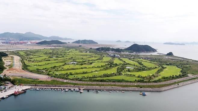 경남 창원 진해구 부산진해경제자유구역웅동1지구 내 골프장. 창원시 제공