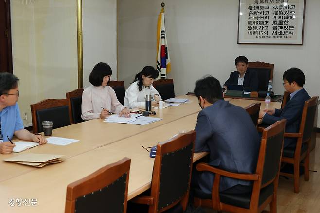 경향신문 독자위원회가 지난 7일 서울 정동 경향신문사에서 열리고 있다. 정효진 기자 hoho@kyunghyang.com