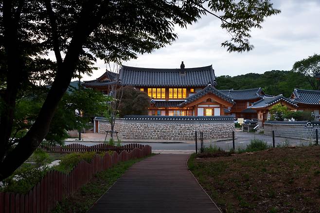 Mokgyeongheon (Park Young-chae)